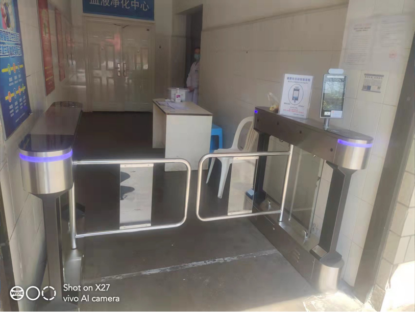 昆明市第三人民醫(yī)院（健康碼測溫?cái)[閘(圖2)